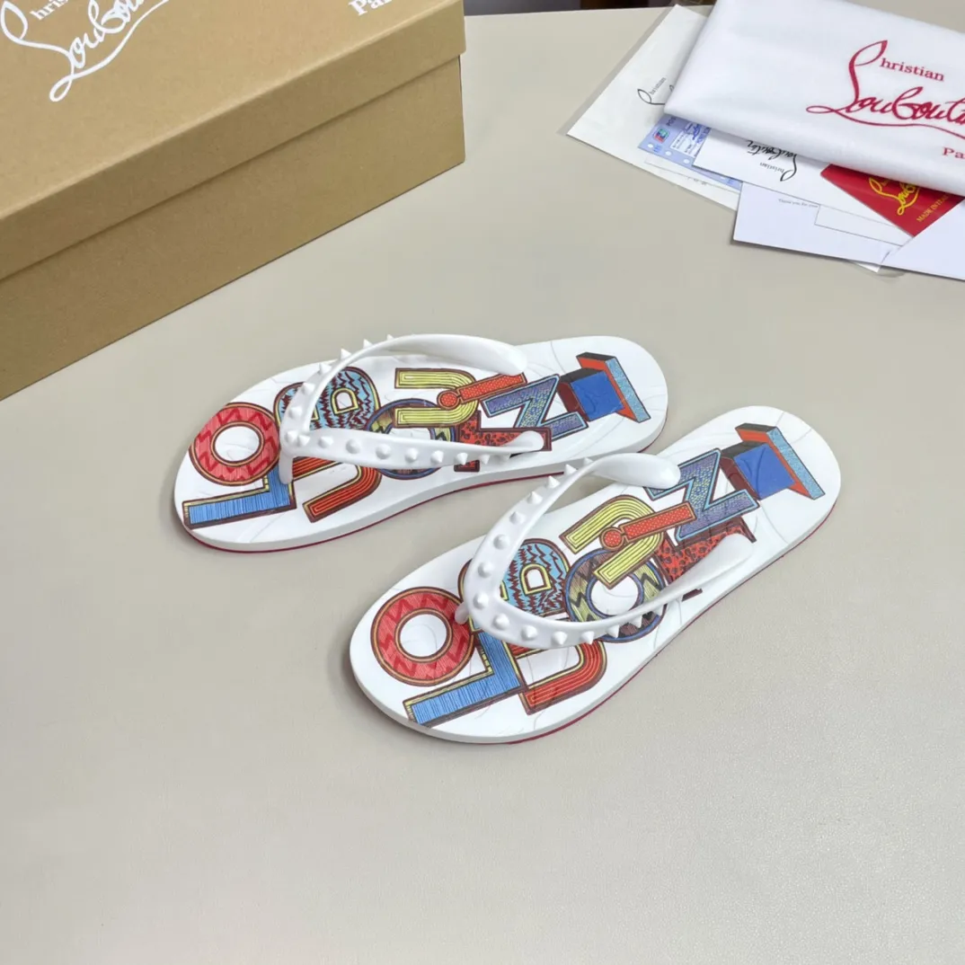 [CL red sole shoes] P: 280💰 size 38-45 Men’s classic slippers, made on the official website 1:1, the original factory specializes in original materials ➖ OEM 3D printing pattern production ➖ Original ultra-light anti-slip outsole. Super fashionable and super comfortable, handsome on the feet, a must-have for men in summer! !
